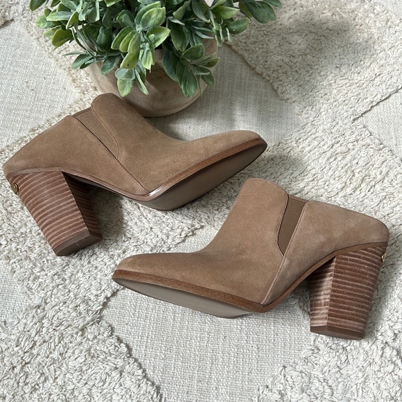 🍁NWOT Michael Kors Braden Cashew Suede Mule Sz 10 - Picture 1 of 9